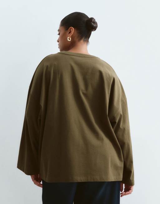 ARRANGE Curve t-shirt oversize à manches longues en coton kaki, 4 de 4