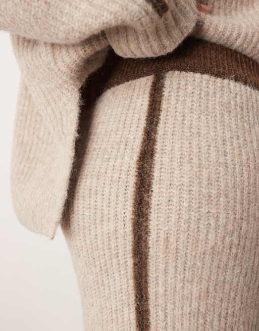 ARRANGE Curve thick rib knit contrast colour trouser co-ord in oatmeal and chocolate, 4 of 5