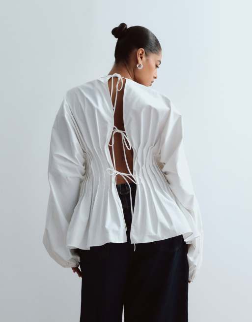 ARRANGE Curve - Top bianco con maniche voluminose, vita stretta e pieghe, 3 di 4