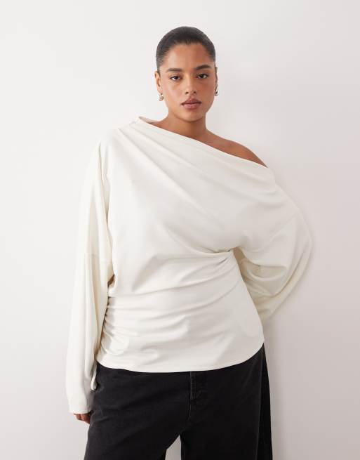 ARRANGE Curve - Top in jersey bianco con fondo arricciato, spalla scoperta e maniche ampie, 4 di 4