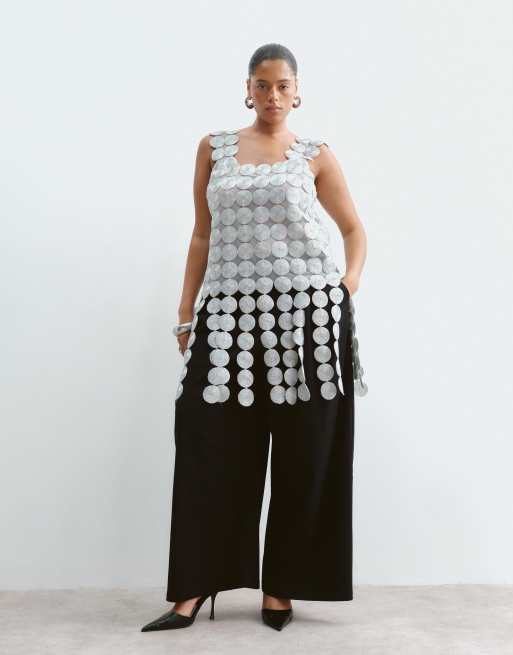 ARRANGE Curve top med metallisk broderi og cirkelfrynset kant i sølv, 3 af 5