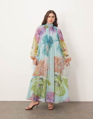 ARRANGE Curve - Trapezförmiges Maxikleid aus Chiffon in Blau mit großem Blumenprint und Ballonärmeln-Bunt