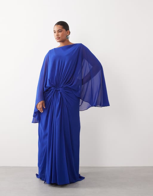 ARRANGE Curve - Vestido largo azul cobalto con mangas tipo capa drapeadas de estilo griego y cintura baja