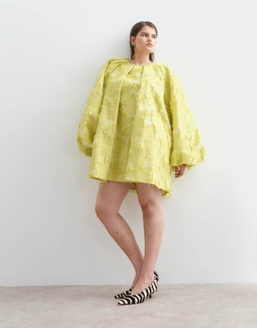 ARRANGE Curve vestito corto testurizzato a maniche lunghe in lime, 3 di 5