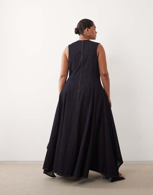 ARRANGE Curve - Vestito lungo a pieghe in denim indaco con scollo sceso e fondo a fazzoletto, 4 di 4