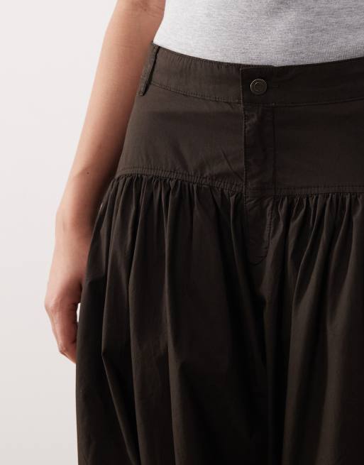 ARRANGE Curve waist seam detail balloon cuffed trousers in dark chocolate, 3 of 5
