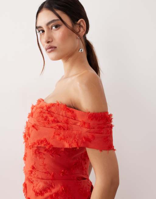 ARRANGE – Czerwona fakturowana sukienka maxi z dekoltem bardot, 3 z 4