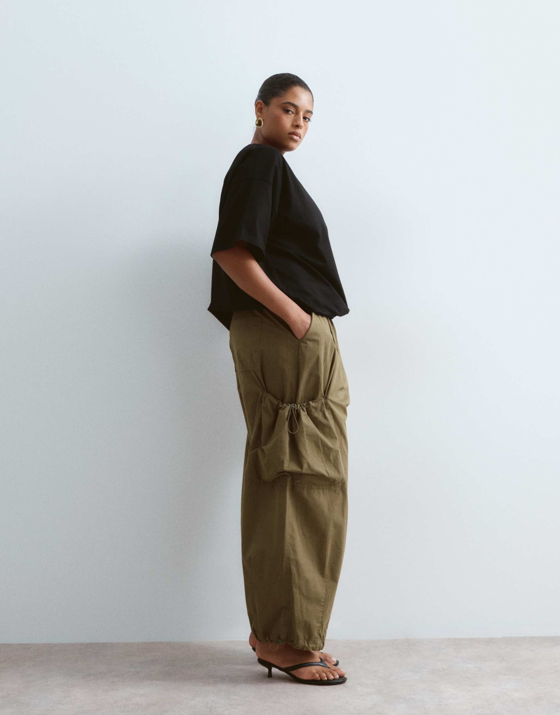 arrange delphi drawcord utility pants in washed khaki