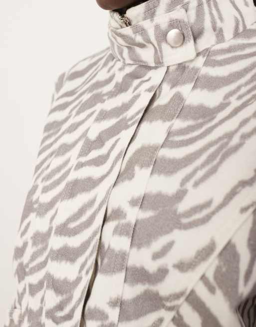 ARRANGE denim bomber jacket with seam detail in tiger print, 3 of 4