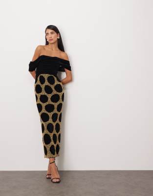 ARRANGE - Drapiertes Midikleid in Schwarz mit verziertem Punktemuster und Carmen-Ausschnitt