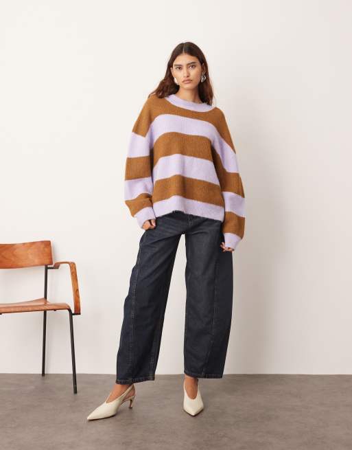 ARRANGE – Dzianinowy sweter oversize z okrągłym dekoltem w liliowo-brązowe paski, 3 z 4