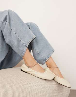 ARRANGE - Edie - Ballerinas aus hochwertigem Leder in Wollweiß mit Kettendetail-Gelb