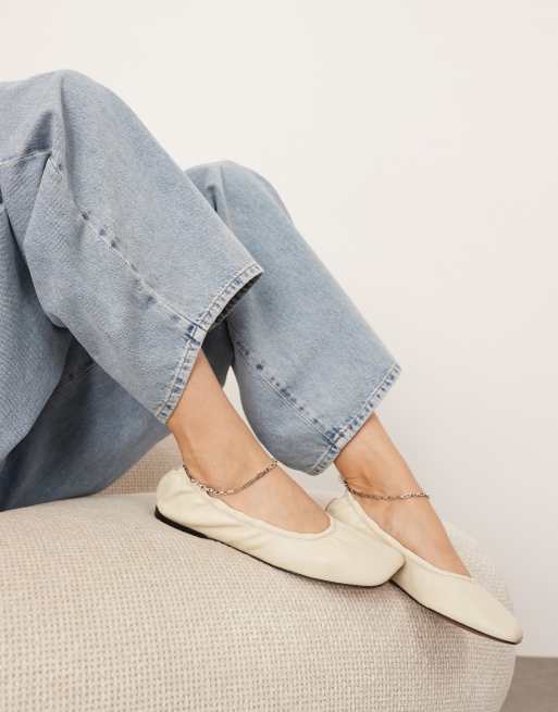 ARRANGE Edie premium leather ballets with chain in buttermilk