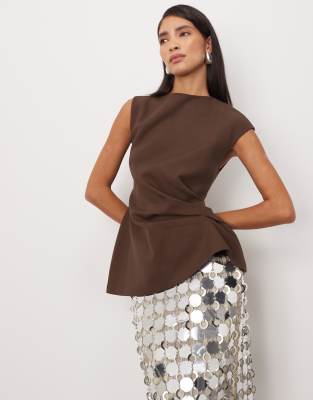 ARRANGE - Elegantes Oberteil in Schokobraun mit tailliertem Schnitt und Knopfdetail-Brown