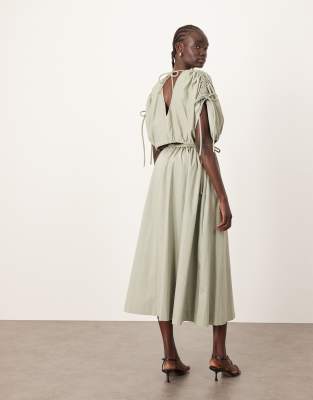 ARRANGE - Ensemble top à décolleté plongeant et détails froncés avec jupe à taille basse - Vert sauge - view 1
