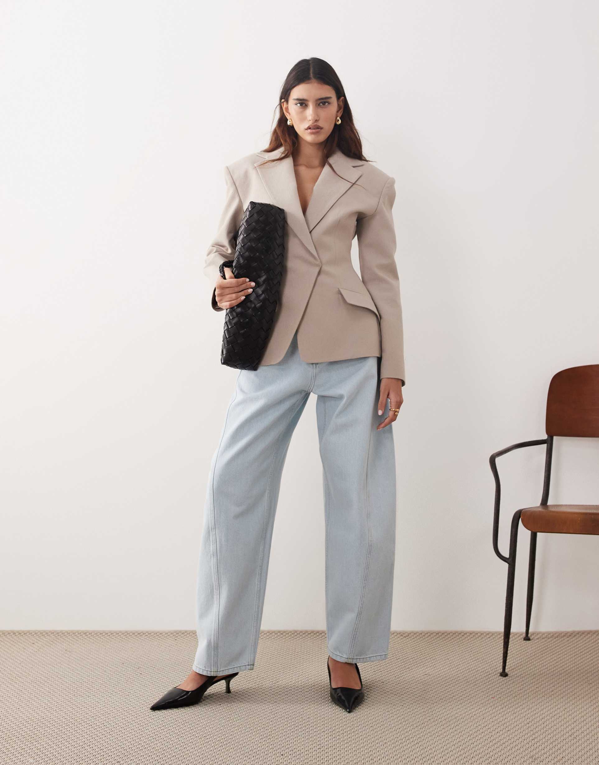 arrange franklyn seam detailing barrel leg jeans in light wash