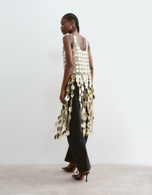 ARRANGE futuristisches Pailletten-Crop-Top mit langem 3D-Fransensaum in Gold, 5 von 5