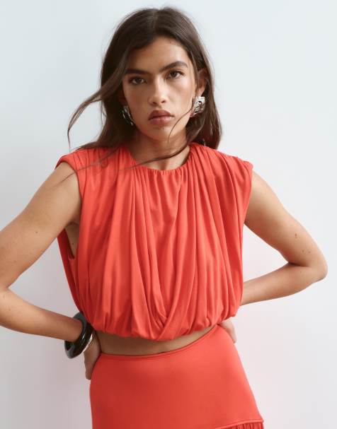 ARRANGE - Gedrapeerde top met sterke schouders in rood, deel van co-ord set - view 1