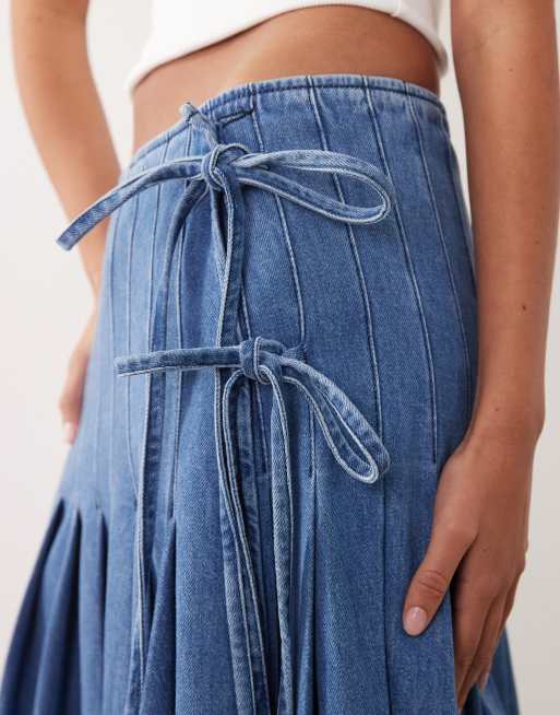 ARRANGE - Gonna midi di jeans a pieghe blu con laccetti, 3 di 5