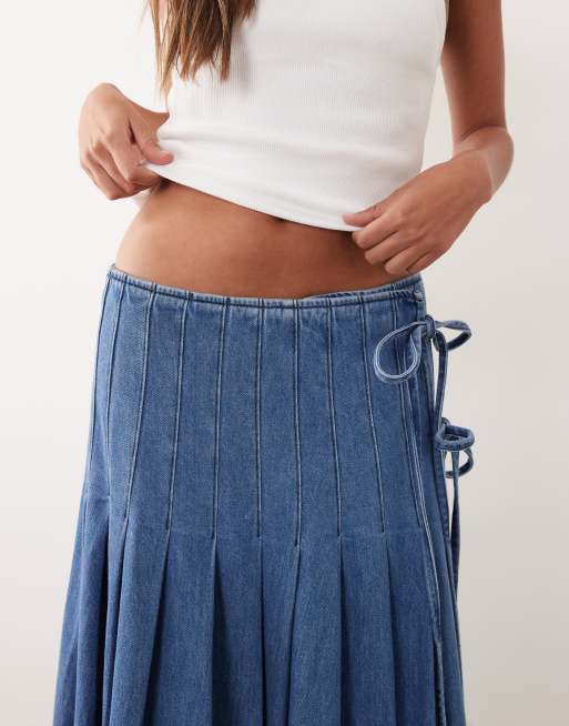 ARRANGE - Gonna midi di jeans a pieghe blu con laccetti, 4 di 5