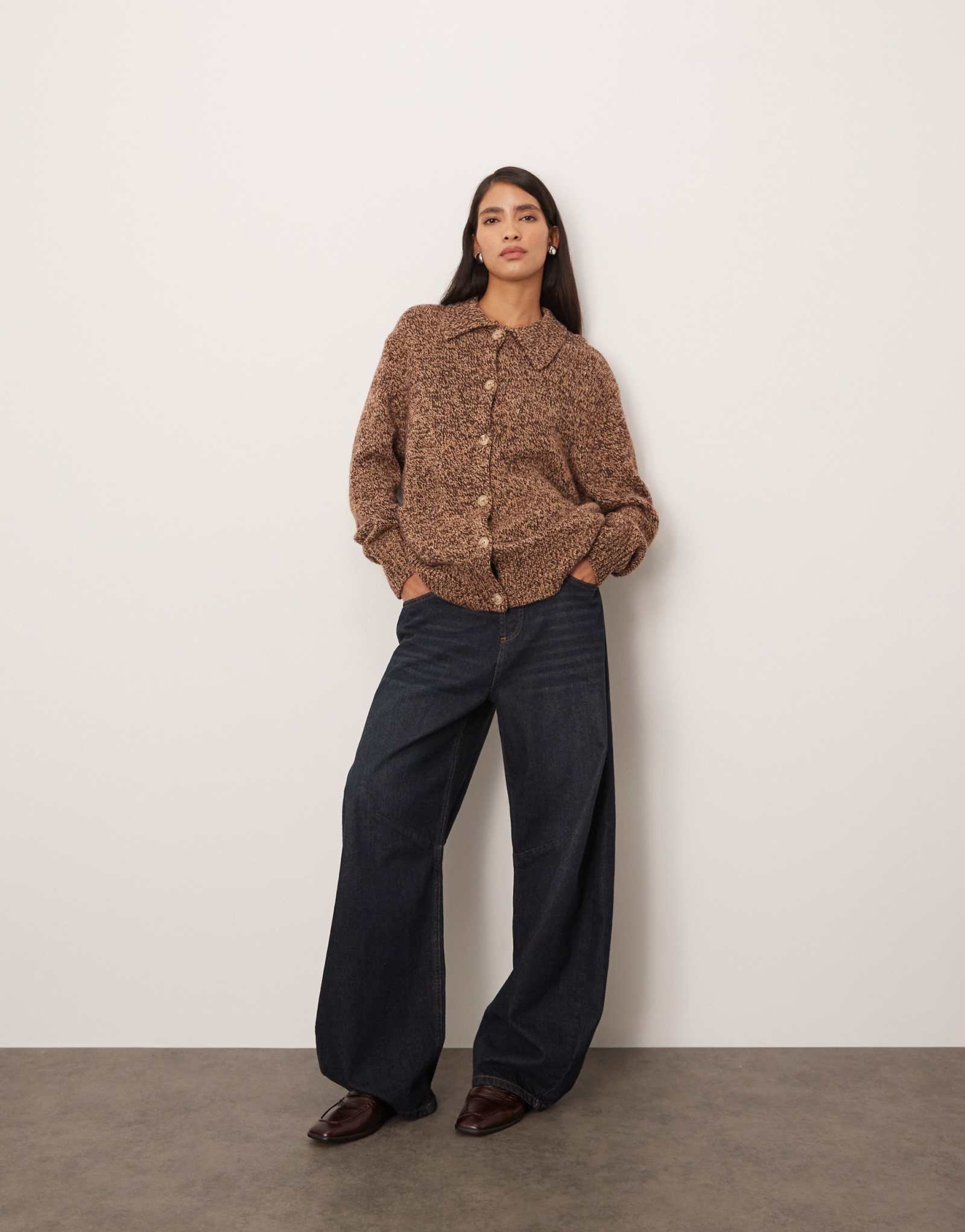 РАЗЛОЖИТЕ вязаный кардиган бойфренда из вереска и мериноса светло-шоколадного цвета