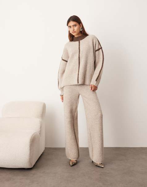 ARRANGE – Hochgeschlossener Pullover und Hose aus Strick in Hellbeige und Schokobraun mit breiter Rippenstruktur - view 1