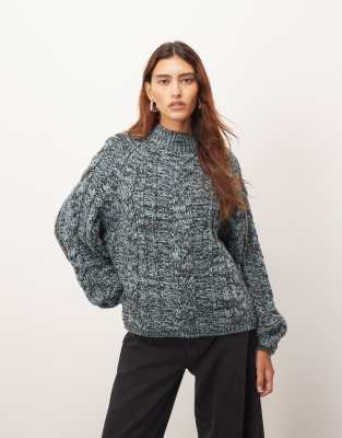 ARRANGE - Hochgeschlossener Zopfstrickpullover in Blau und Schokobraun aus verzwirntem Garn mit voluminösen Ärmeln