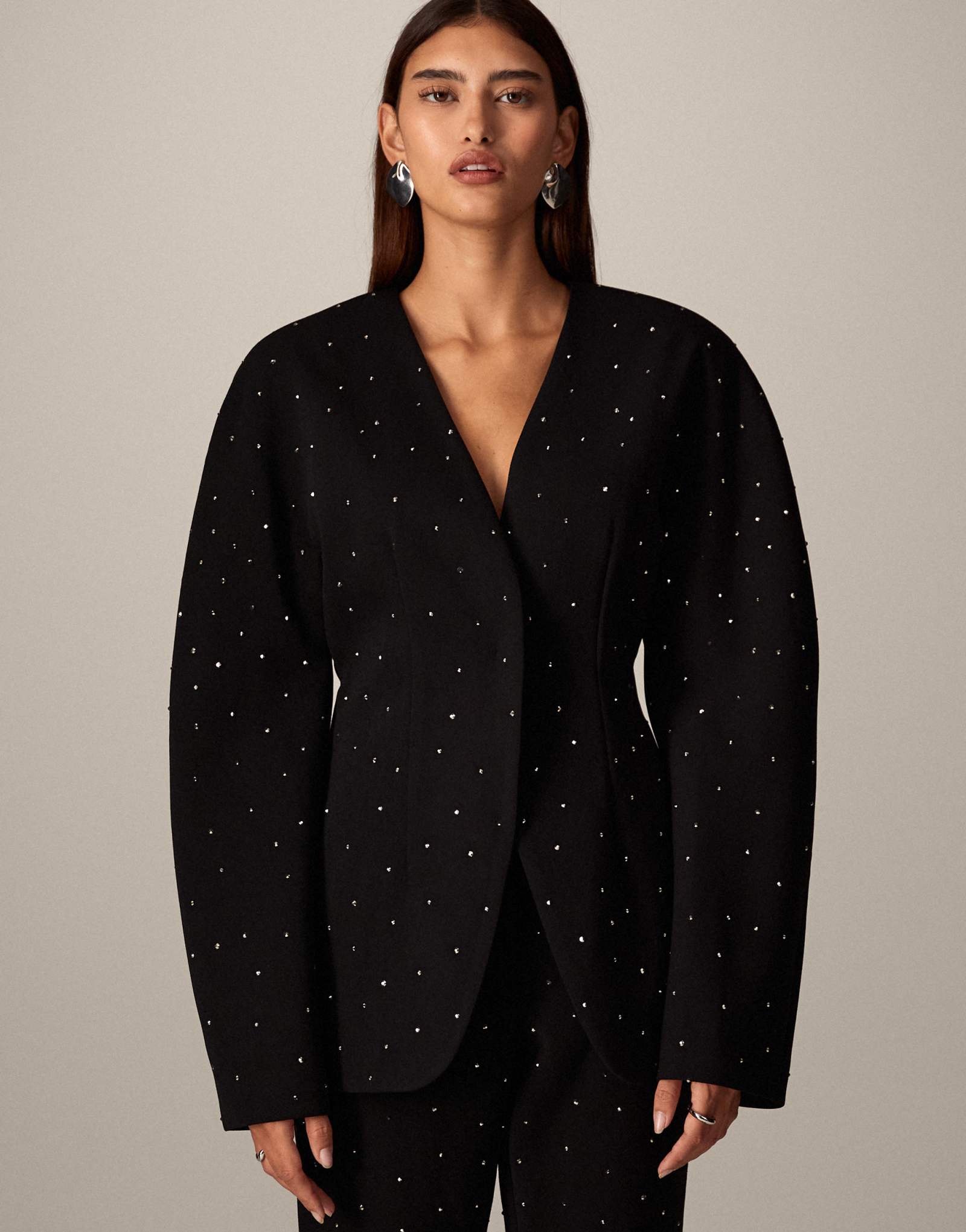 Черный блейзер с овальными рукавами, сшитый по индивидуальному заказу с горячей фиксацией - часть комплекта