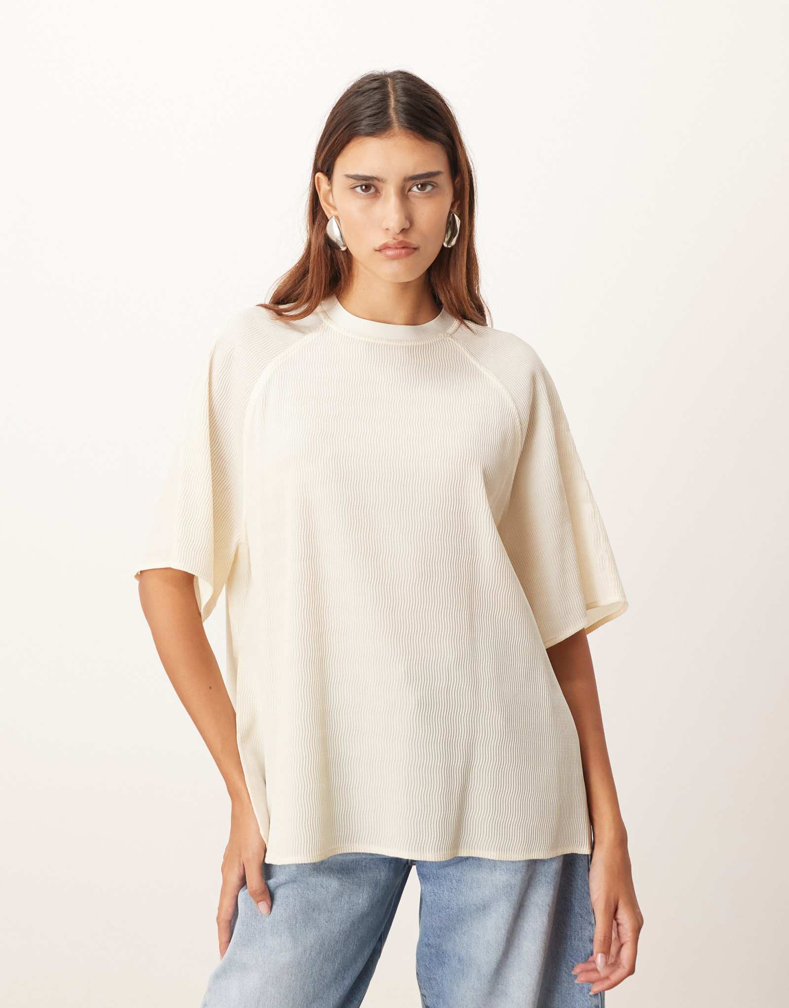 ОФОРМИТЕ комбинированную футболку реглан с текстурой реглан цвета слоновой кости