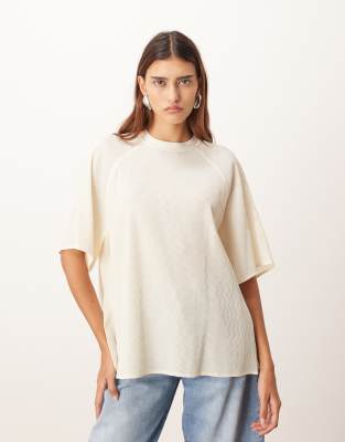 ARRANGE - Hybrides, strukturiertes T-Shirt in Elfenbein mit Raglanärmeln-Weiß