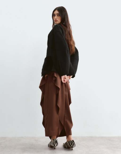 ARRANGE jupe midi en satin coupe colonne à superposition volume, chocolat, 4 de 5