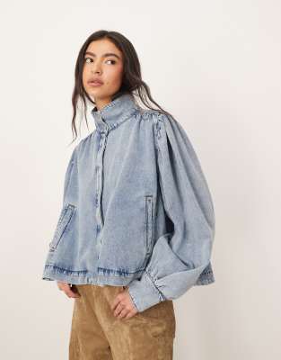 ARRANGE - Kastige Jeans-Hemdjacke in verwaschenem Hellblau mit Ballonärmeln und Knopfleiste