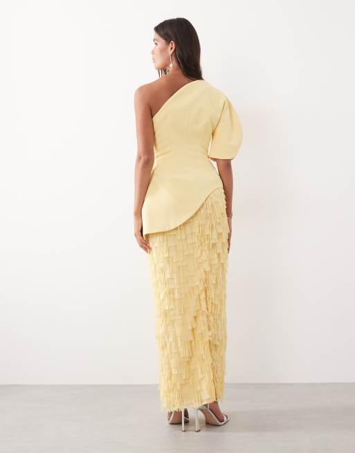 ARRANGE - Kærnemælksgul hybrid-kjole i midaxilængde med skulpturelt oneshoulder-design og tekstur, 3 af 4