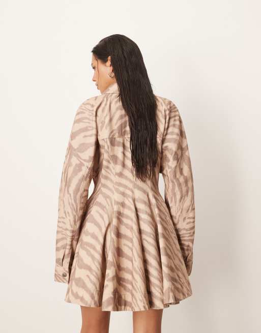 ARRANGE – Kurzes, gesäumtes Hemdkleid mit weitem Rock und Tigermuster in Naturfarbe, 3 von 4