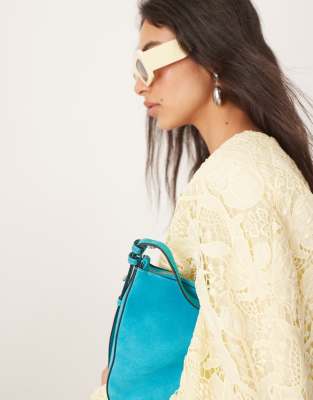 ARRANGE lace dome shoulder cinch waist jacket in buttermilk