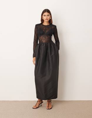 ARRANGE - Langärmliges Maxikleid aus Satin und Spitze in Schwarz mit verstärktem Einsatz
