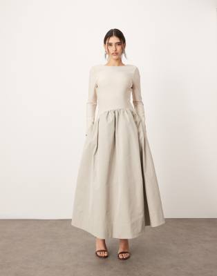 ARRANGE - Langärmliges Maxikleid in Silbergrau mit tiefer Taille und kontrastierendem Rock