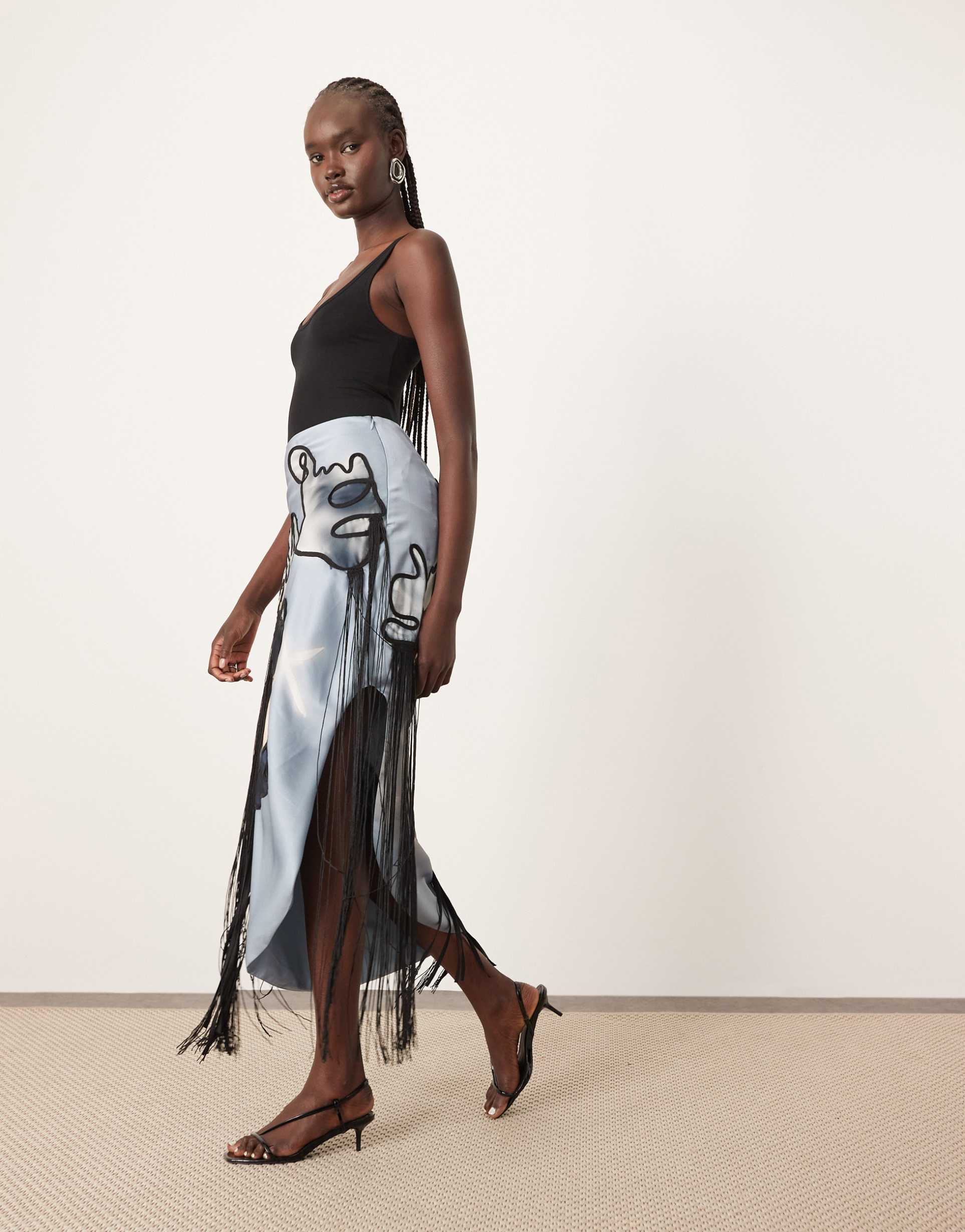 arrange linear fringe asymmetric midi skirt in floral print