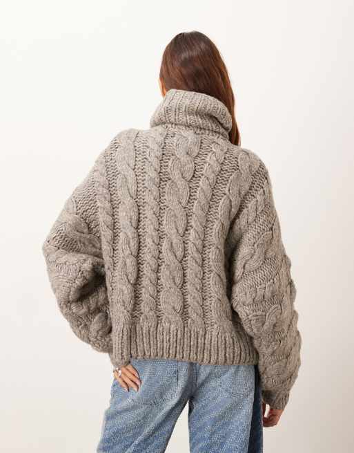 ARRANGE - Maglione accollato lavorato a mano a trecce grigio, 4 di 4