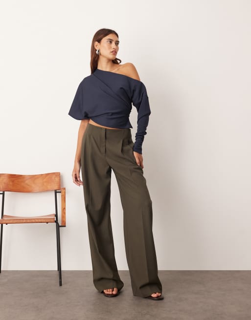 ARRANGE – Marinblå, draperad topp med bara axlar, 3 av 4