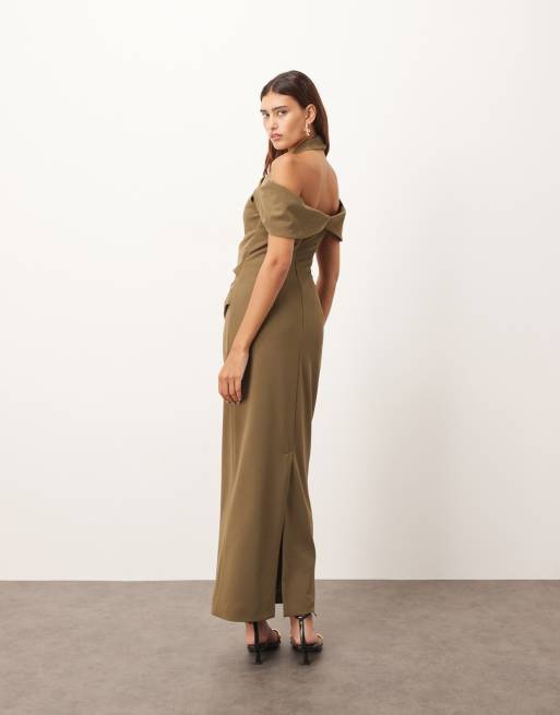 ARRANGE - Maxi-halterjurk met blote schouders en gouden hardware in olijfgroen, 4 van 4
