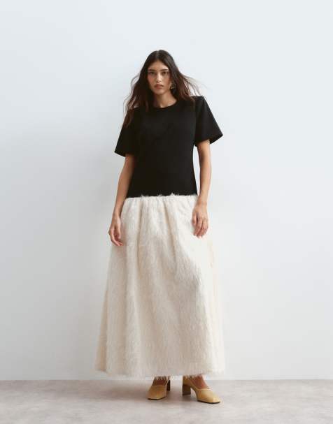 ARRANGE maxi T-shirtjurk met lage taille en franjerok in zwart en crème - view 1