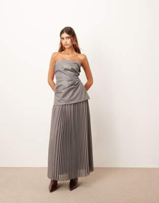 ARRANGE - Maxikleid in Dunkelgrau mit Plisseerock und Oberteil aus PU