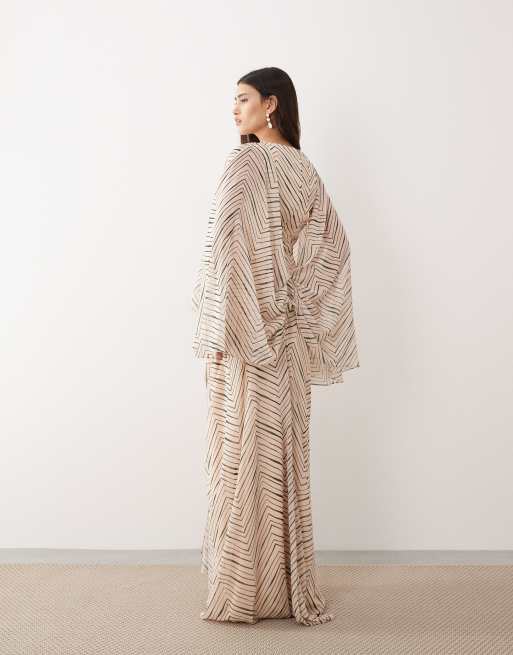 ARRANGE – Maxikleid mit Chevronprint, tiefer Taille und drapierten Cape-Ärmeln im griechischen Stil, 4 von 4