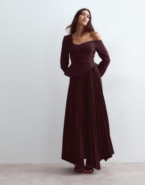 ARRANGE Maxikleid mit strukturierter Wellenkante am Ausschnitt und Plisseerock in Schokobraun - view 1