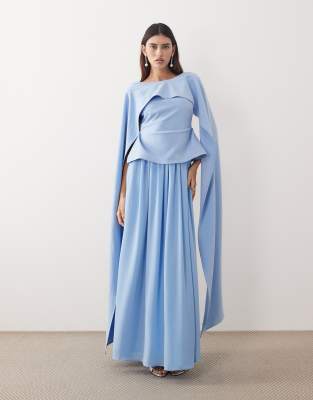 ARRANGE - Mehrlagiges, plissiertes Maxikleid in Blassblau mit drapierter Schulterpartie