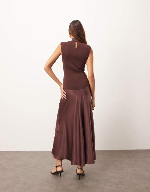 ARRANGE – Midikleid in Schokobraun mit tiefer Taille, Strickoberteil und Rock aus Satin, 4 von 4