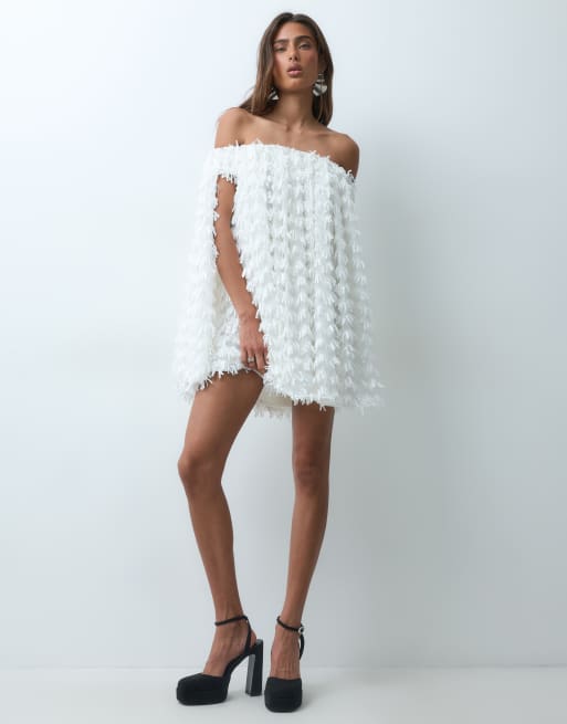 ARRANGE mini jurk met franje, lovertjes en Bardot-halslijn in wit, 2 van 5