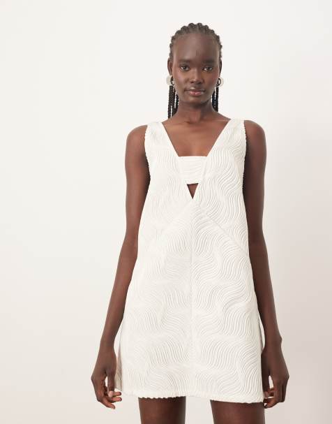 ARRANGE – Minikleid in Weiß mit welliger Struktur und tiefem Ausschnitt - view 1