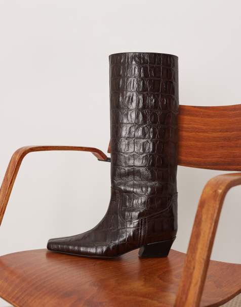 ARRANGE – Noa – Bruna, knähöga boots i premiumläder med krokodilskinnsmönster och cowboystil - view 1